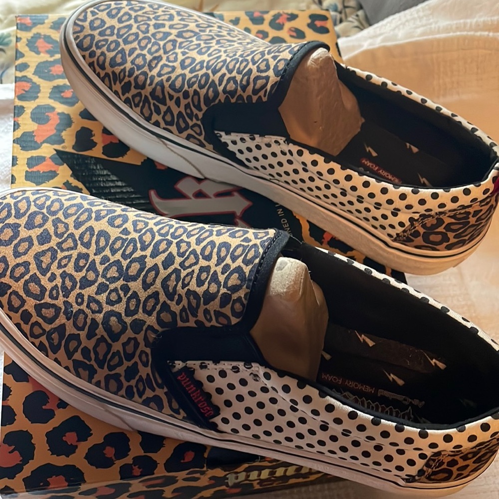 Worn a couple of time! Will clean prior to shipping